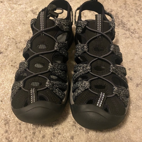 NWT Women’s Keen sandals - Picture 3 of 6